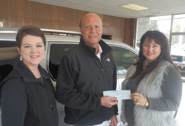 Davis Pontiac donates to PSR - Farmville | Farmville