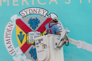 CARSON REEHER | HERALD Joe Giles paints the H-SC seal on the mural. 