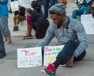 HALLE PARKER | ROTUNDA The demonstrators organized a #MannequinChallenge scene during their hour-and-a-half long event.